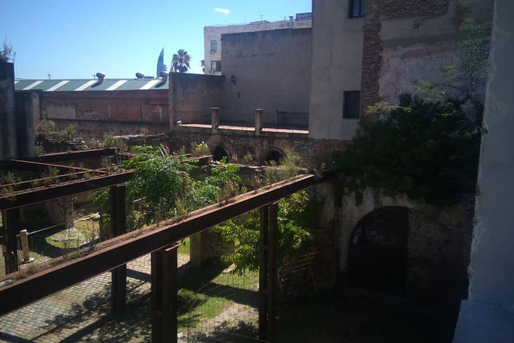 The Wall Montevideo 001 Live In The Old Town Экстерьер фото